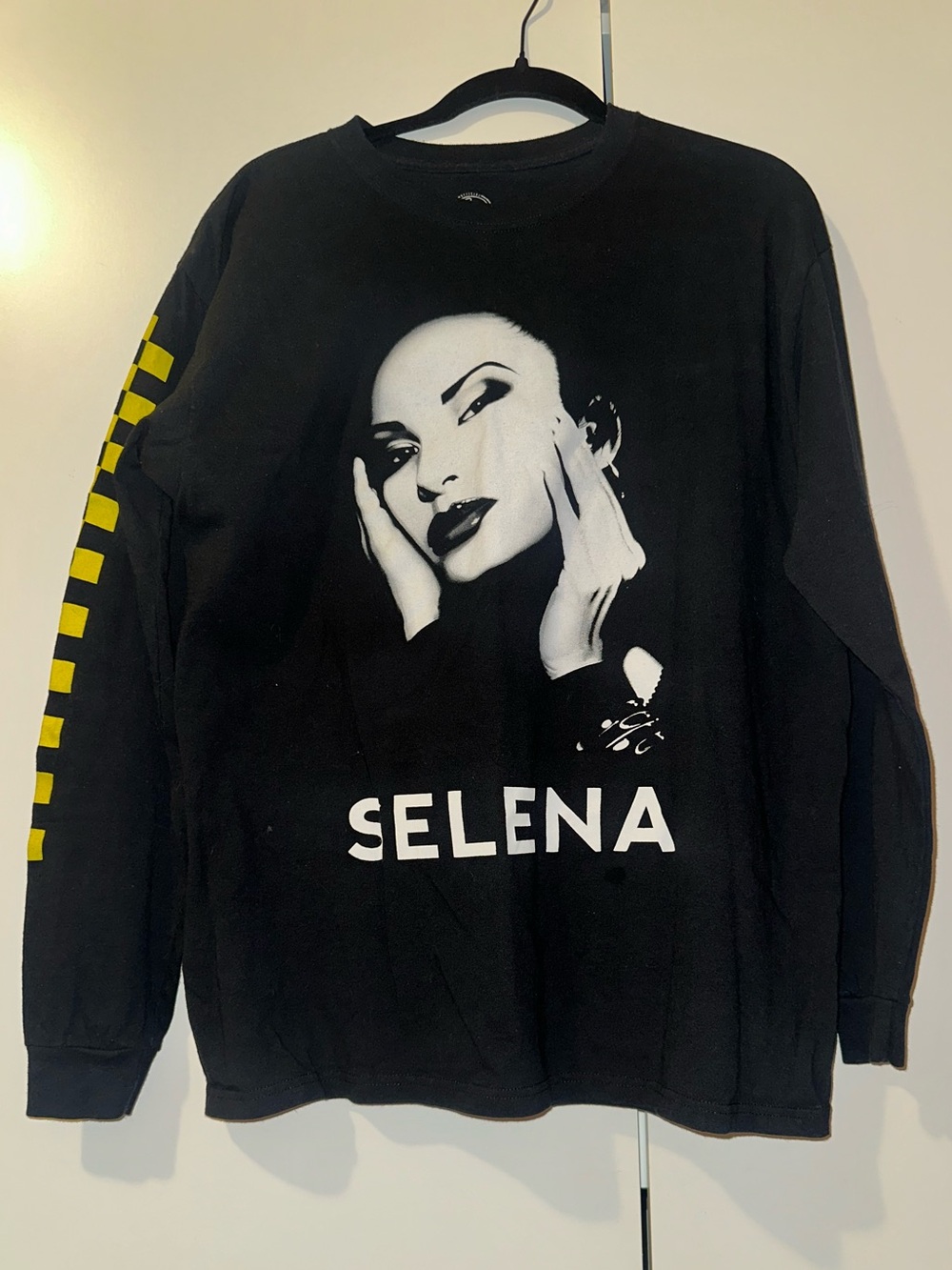 Selena black long sleeve